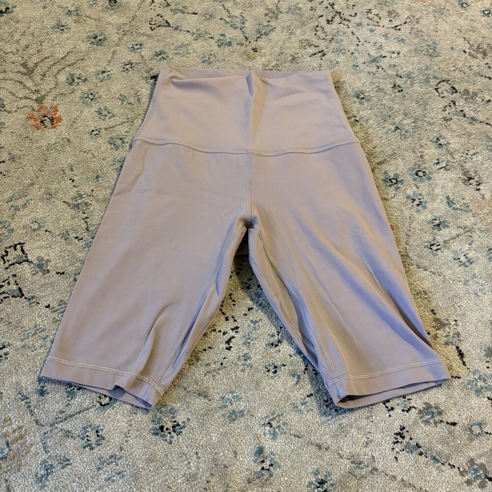 Lululemon Align High Rise  10” Biker Short in Lavender Women’s Size 4